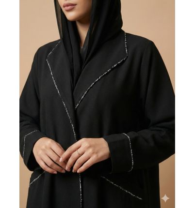 عباية سوداء بتطريز فضي ناعم