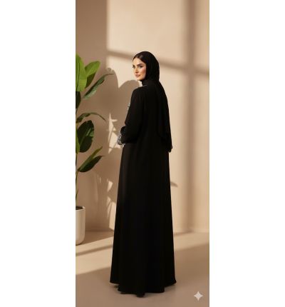 عباية سوداء بتطريز مميز