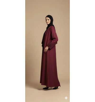 عباية حمراء مطرزة بتفاصيل راقية 