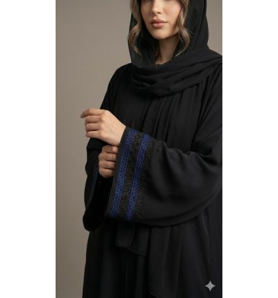 عباية سوداء بتطريز أزرق