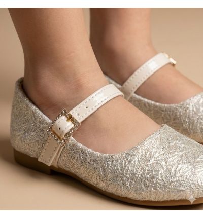 حذاء بناتي بتصميم كلاسيكي مع رباط